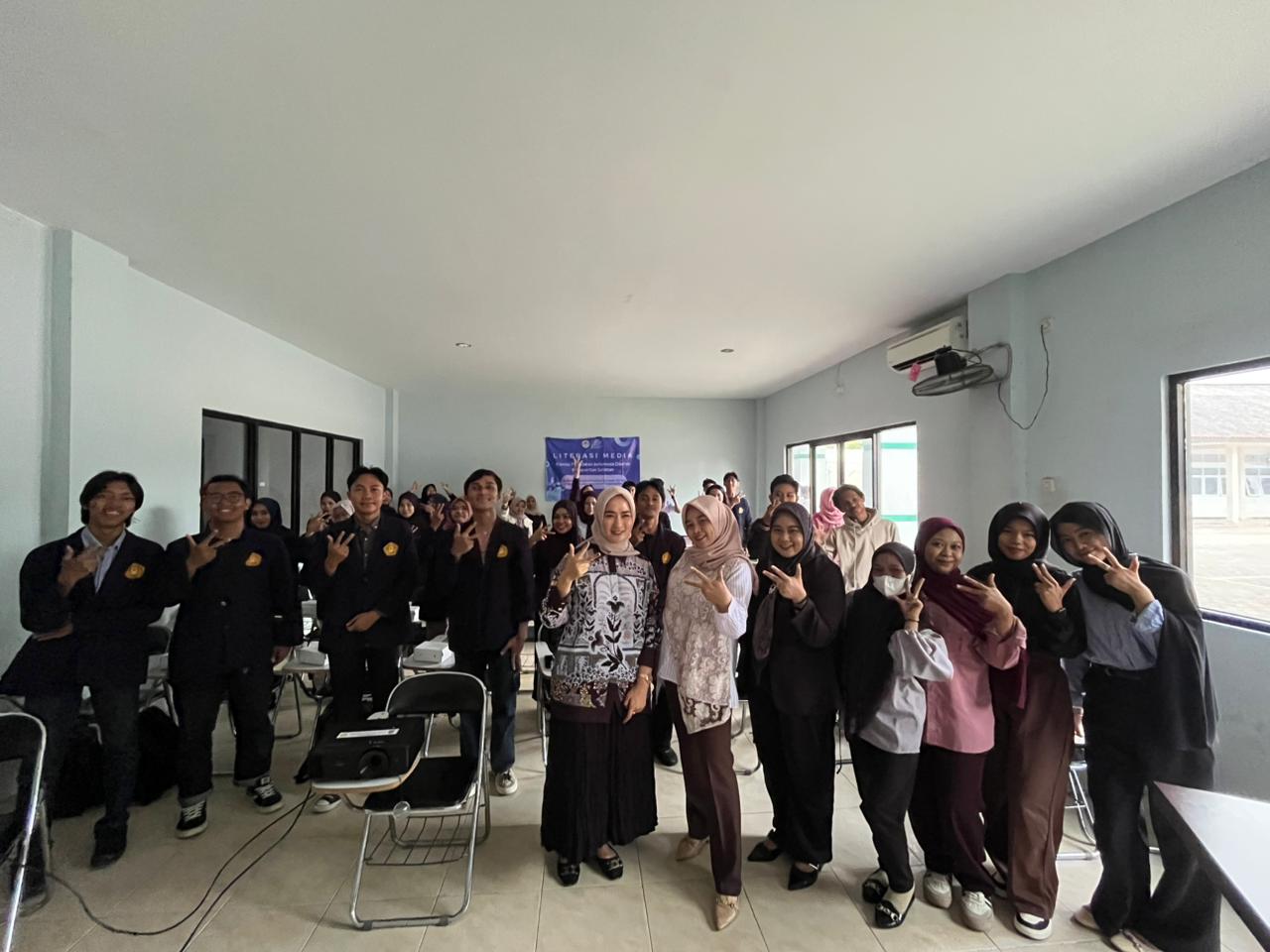 Gandeng Akademisi, KPID Kalsel Tekankan Adaptasi Regulasi di Era Digital dalam Literasi Media di Kampus UVAYA Banjarbaru