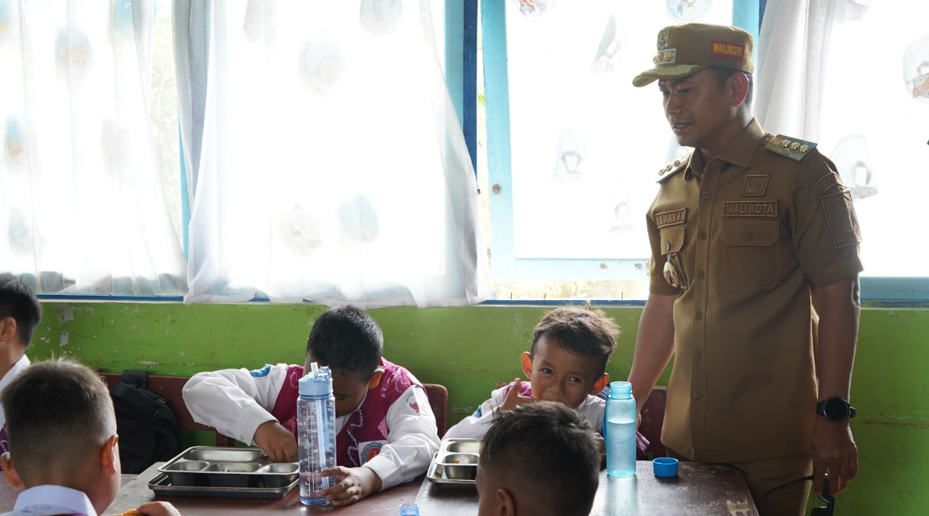 Tinjau SDN Pemurus Dalam 4, Wali Kota Banjarmasin Dorong Pembangunan Sekolah Permanen dan Aman Banjir