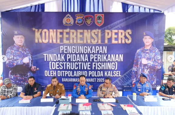Polairud Polda Kalsel Amankan 4 Kapal Ilegal dengan Alat Tangkap Cantrang, 8 Tersangka Ditangkap