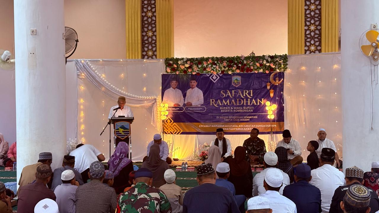 Safari Ramadhan di Pamukan Barat, Pemkab Kotabaru Serahkan Bantuan untuk Tiga Kecamatan