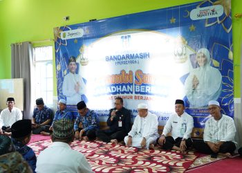 Serambi Surau Ramadan, PAM Bandarmasih Salurkan Bantuan Uang Tunai dan Paket Sembako di Sungai Lulut