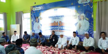 Serambi Surau Ramadan, PAM Bandarmasih Salurkan Bantuan Uang Tunai dan Paket Sembako di Sungai Lulut