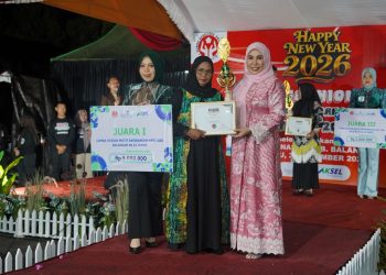 18 Motif Sasirangan Tampil Memukau di HUT ke-23 Balangan, Tawing Filupuh Raih Juara Pertama