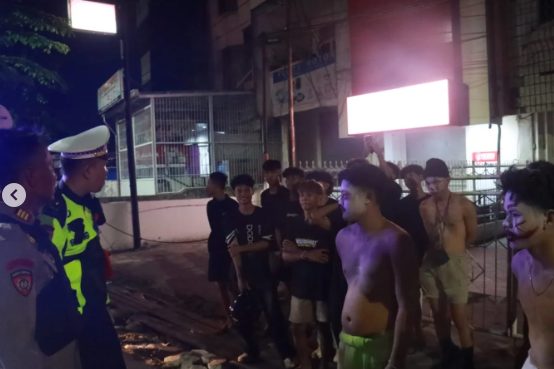 Dinilai Berpotensi Ganggu Ketertiban, Aksi Cosplay Tuyul di Tengah Jalan Dibubarkan Polresta Banjarmasin