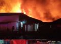 Kebakaran Hebat Landa Pasar Harum Manis II Banjarmasin, Puluhan Ruko Hangus Terbakar
