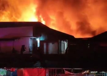 Kebakaran Hebat Landa Pasar Harum Manis II Banjarmasin, Puluhan Ruko Hangus Terbakar