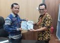 BPBD Balangan Perkuat Koordinasi dengan Sekda Baru, Serahkan Buku BERLIAN