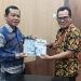 BPBD Balangan Perkuat Koordinasi dengan Sekda Baru, Serahkan Buku BERLIAN