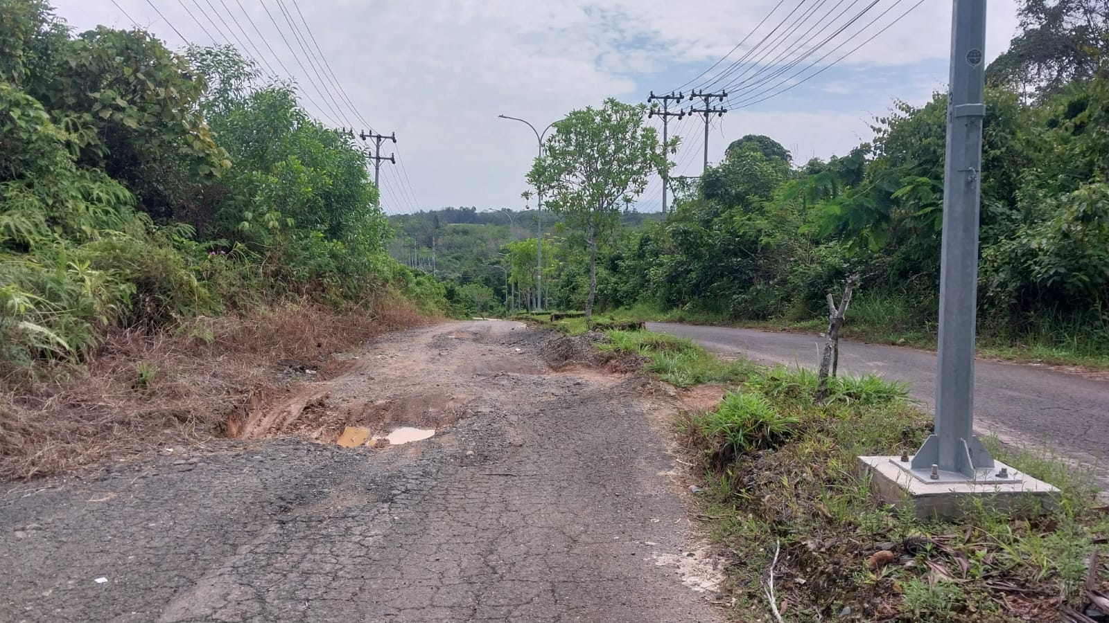 Jalan Muara Pitap–Lingsir Dikeluhkan Warga, PUPR Balangan Siapkan Peningkatan Ruas Jalan