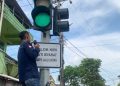 Dishub Balangan Ganti Rambu BKJT Menjadi BKII di Dua Persimpangan