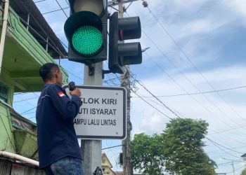 Dishub Balangan Ganti Rambu BKJT Menjadi BKII di Dua Persimpangan