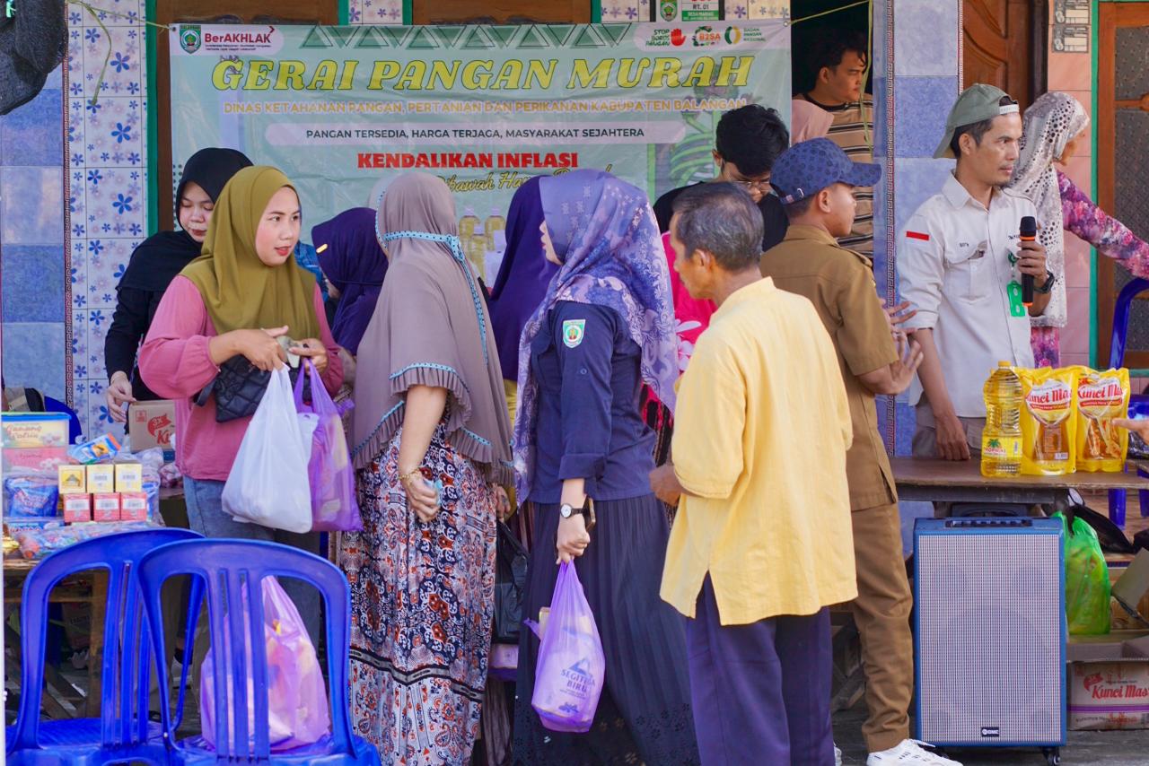 Disperindag Balangan Gelar Pasar Murah di Desa Marias untuk Jaga Stabilitas Harga