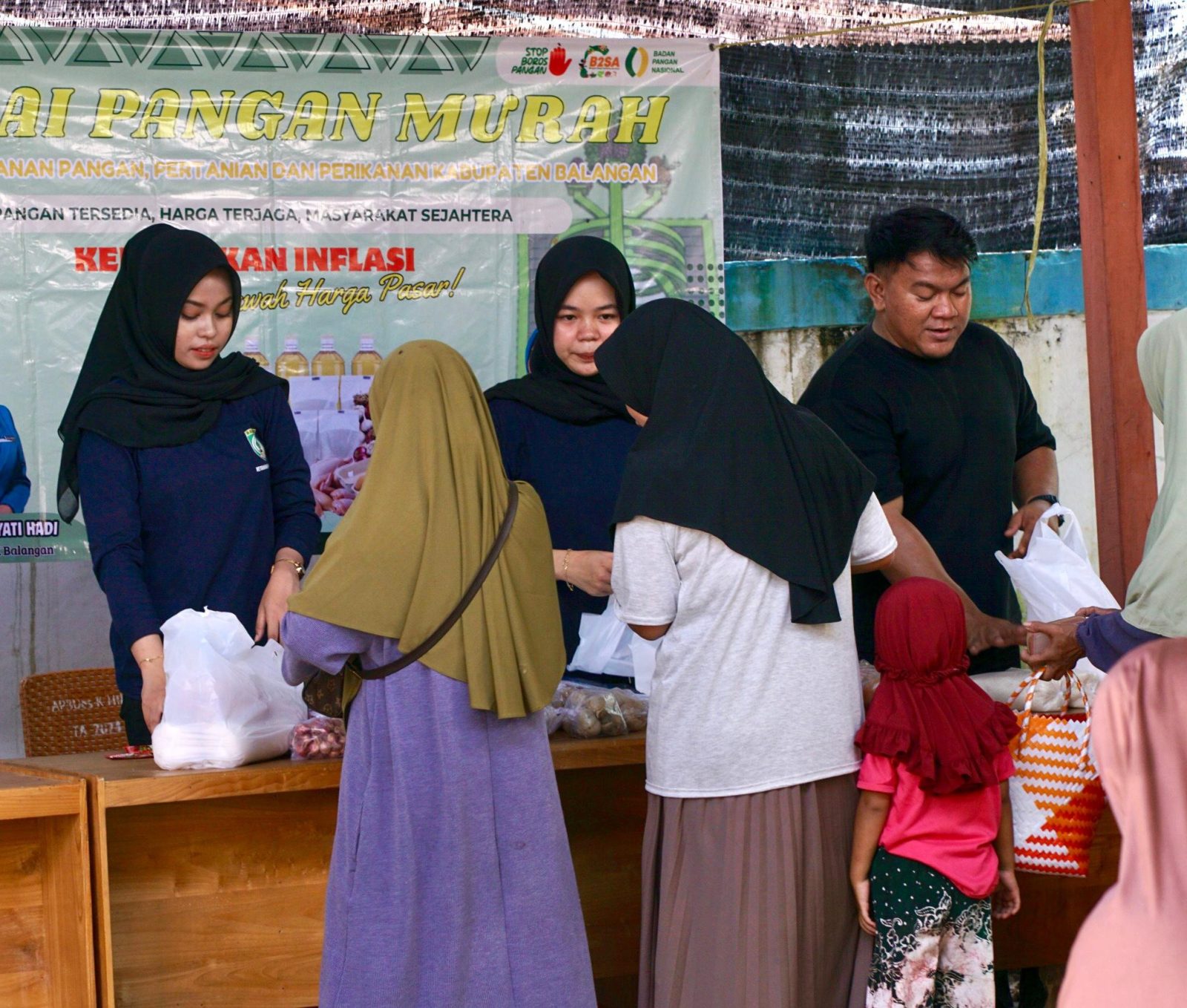Pasar Murah di Kusambi Hilir Disambut Antusias Warga