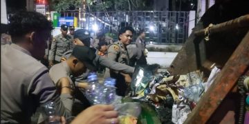 Polresta Banjarmasin Tunjukkan Kepedulian Lingkungan Setelah Aksi Mahasiswa Berakhir