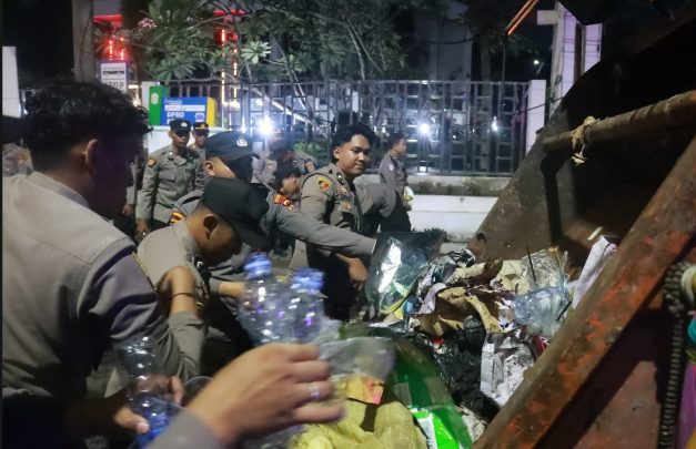 Polresta Banjarmasin Tunjukkan Kepedulian Lingkungan Setelah Aksi Mahasiswa Berakhir