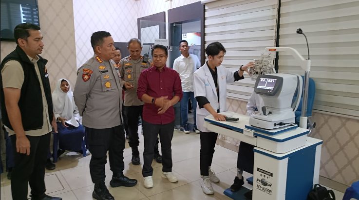 Ribuan Pelajar Jalani Pemeriksaan Mata, 619 Terima Kacamata Gratis dari Polresta Banjarmasin