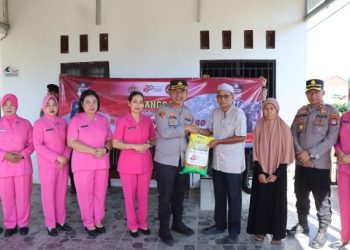 Seribu Paket Bantuan Disalurkan, Polres HST Perkuat Kepedulian Sosial di Hari Bhayangkara