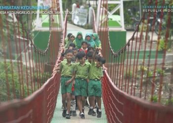 Ribuan Jembatan Gantung Dibangun, Pemerintah Perluas Akses Pendidikan dan Layanan Publik