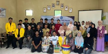 Program Lanjutan ULM, Warga Telaga Biru Kembali Dibekali Pengelolaan Sampah dan Ecobrick