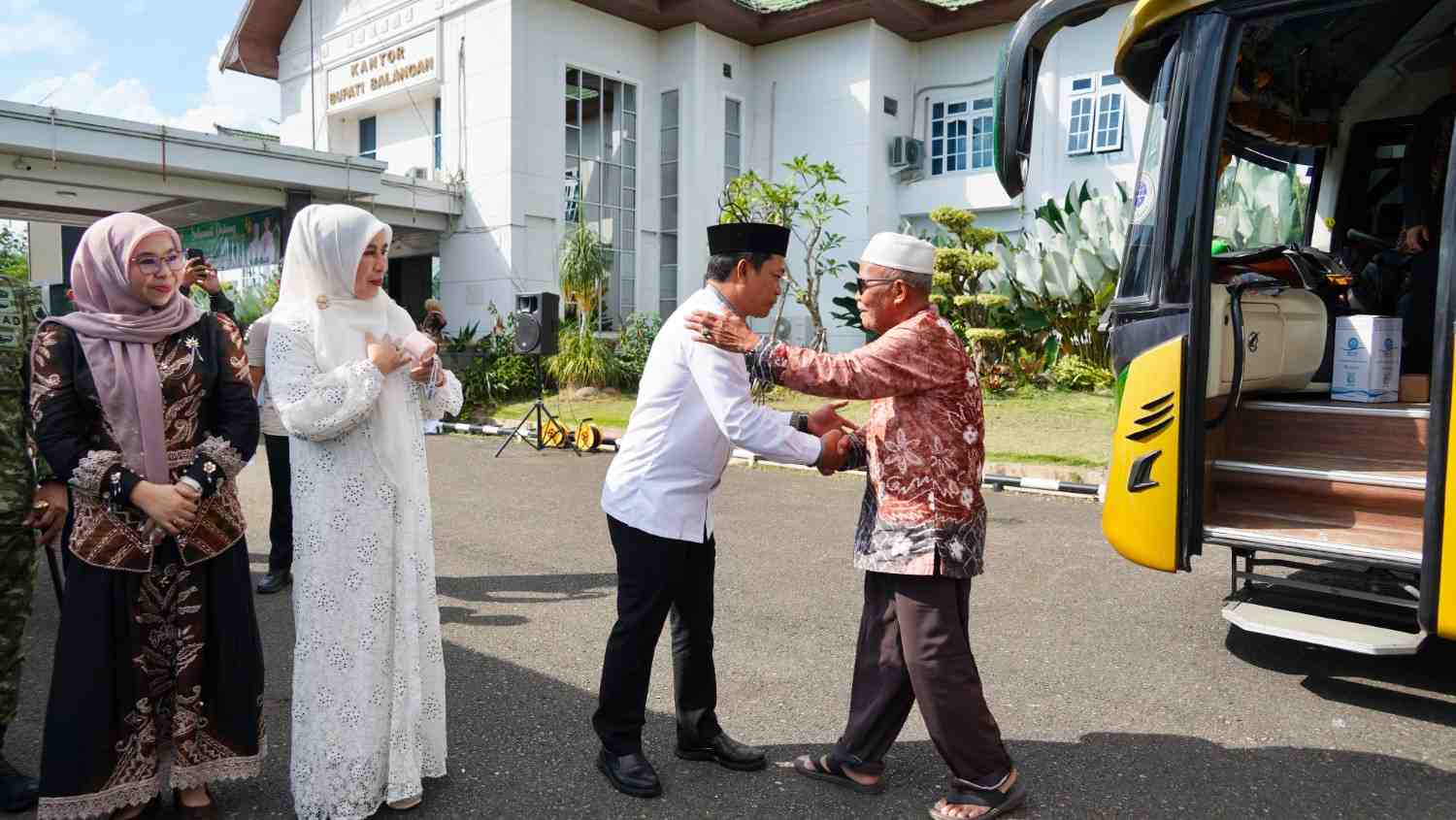 Ratusan Jemaah Haji Balangan Tiba dengan Selamat, Bupati Abdul Hadi Harap Jadi Haji Mabrur