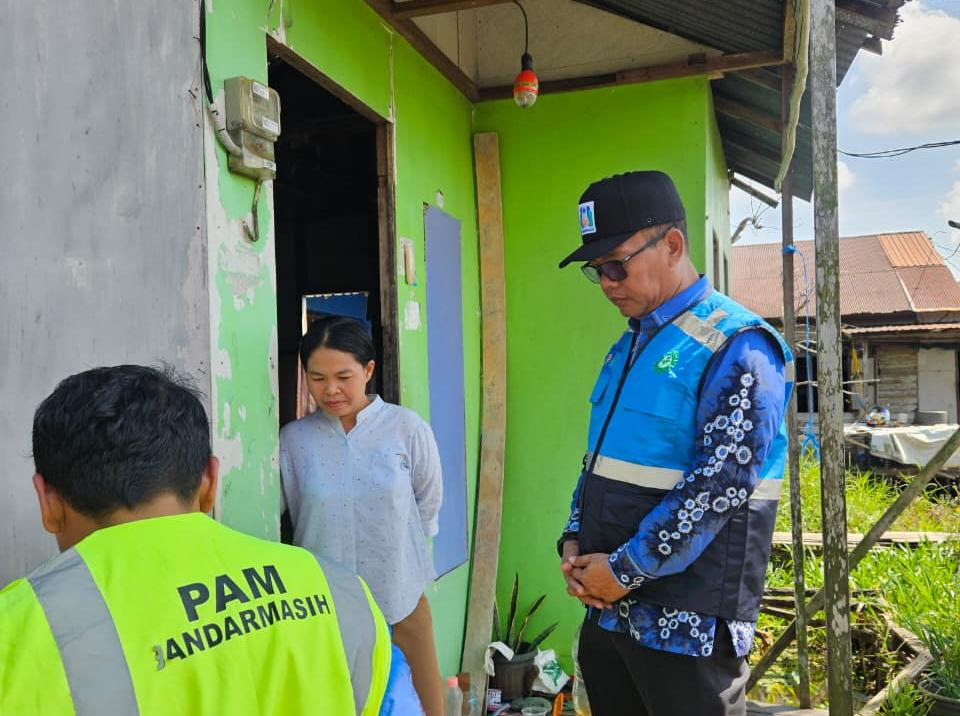 Pastikan Air Mengalir 24 Jam, Dirut PAM Bandarmasih Tinjau Langsung Distribusi hingga Ujung Jaringan