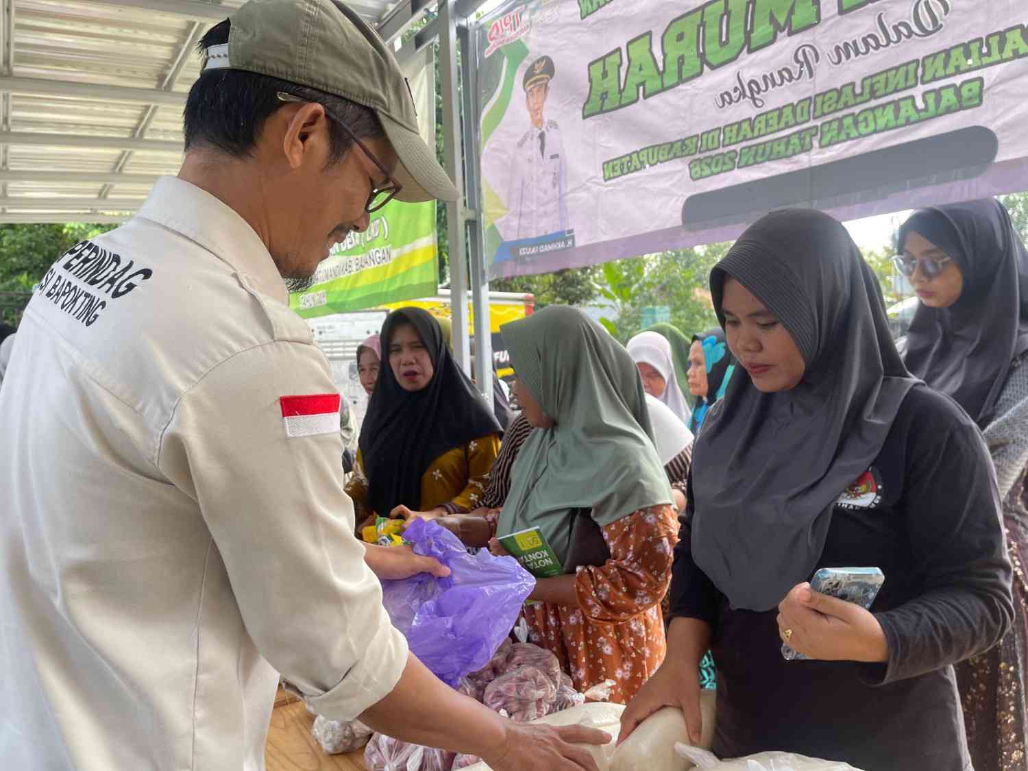 Pasar Murah Pemkab Balangan Diserbu Warga, Stok Kebutuhan Pokok Ludes Terjual