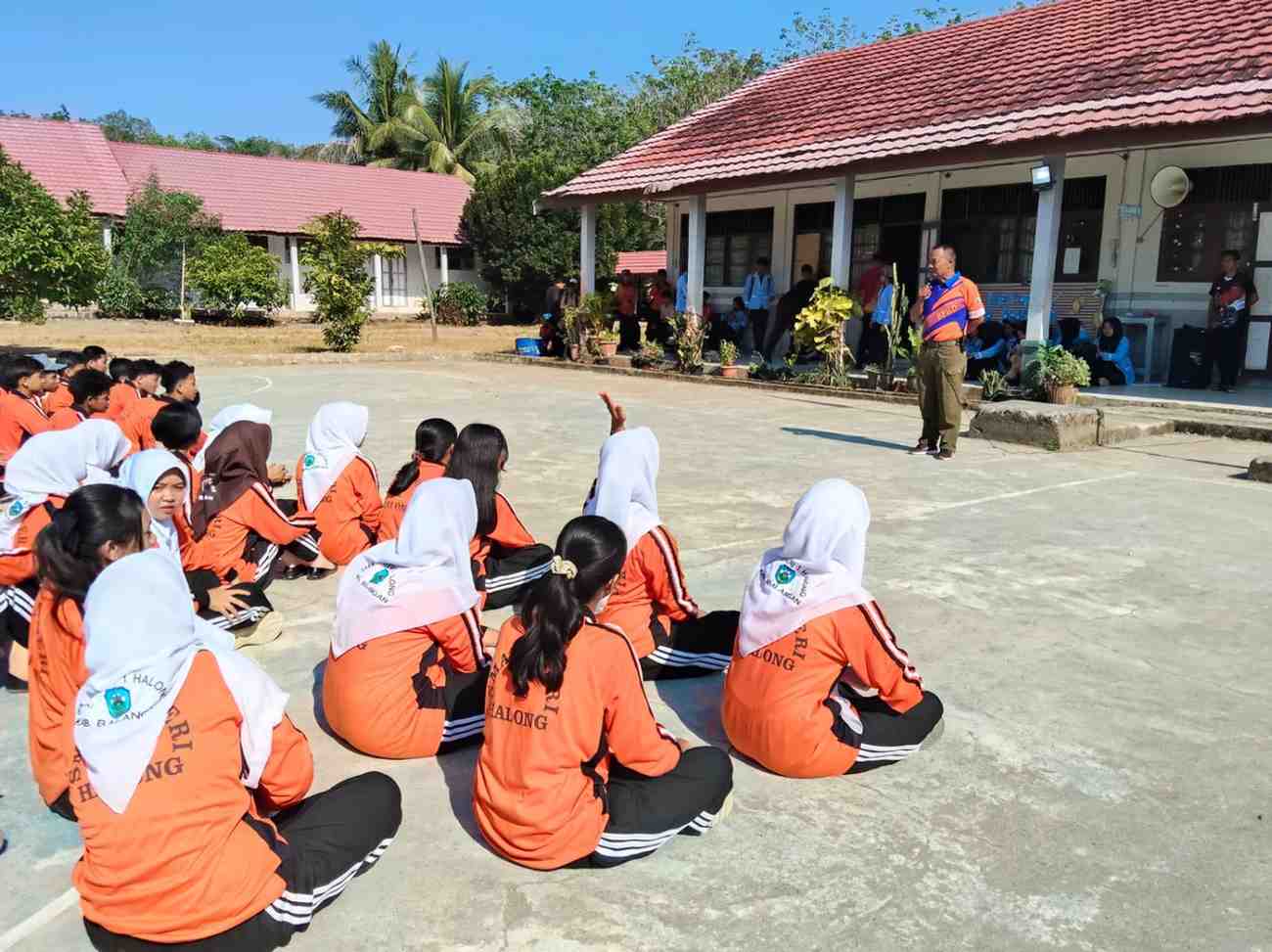 BPBD Balangan Kenalkan Teknik Pemadaman Kebakaran kepada Siswa SMAN 1 Halong