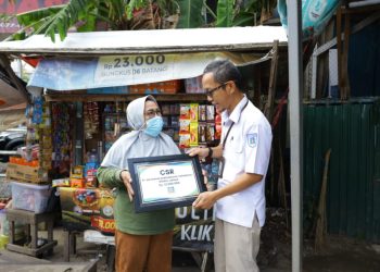 PAM Bandarmasih Salurkan Bantuan Modal dan Renovasi Lapak untuk Pelaku UMKM