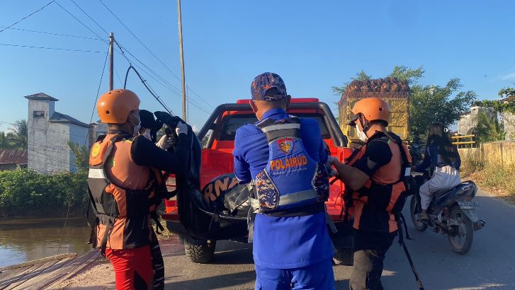 Korban Pertama Tenggelam di Sungai Katingan Ditemukan, Satu Anggota Polisi Masih Dicari