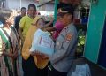 Ringankan Beban Korban Kebakaran, Polsek Banjarmasin Utara Bagikan Kebutuhan Pokok