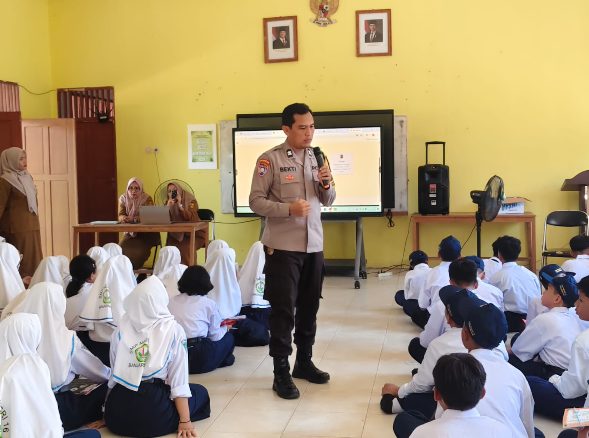 MPLS 2026, Bhabinkamtibmas Tanamkan Kesadaran Hukum kepada Pelajar di Banjarmasin