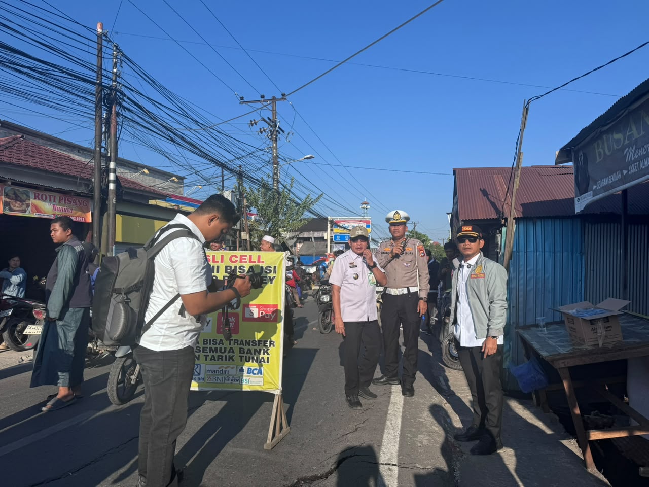 Tinjau Jalan Veteran Ambles, Wali Kota Banjarmasin Minta Warga Hindari Lokasi