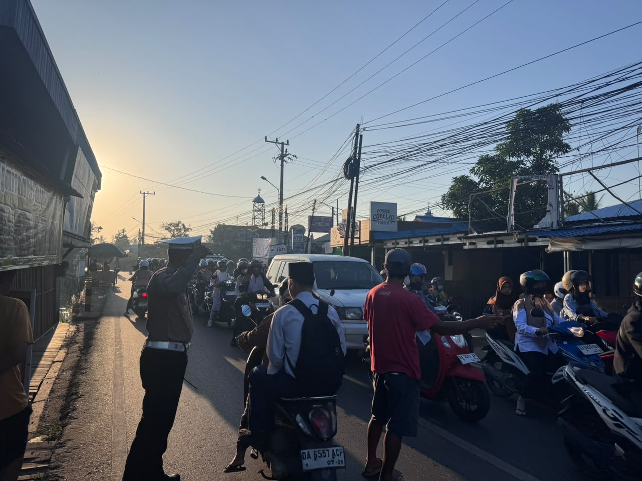 Imbas Jalan Sungai Lulut Ambles, Polisi Imbau Pengendara Gunakan Jalur Alternatif