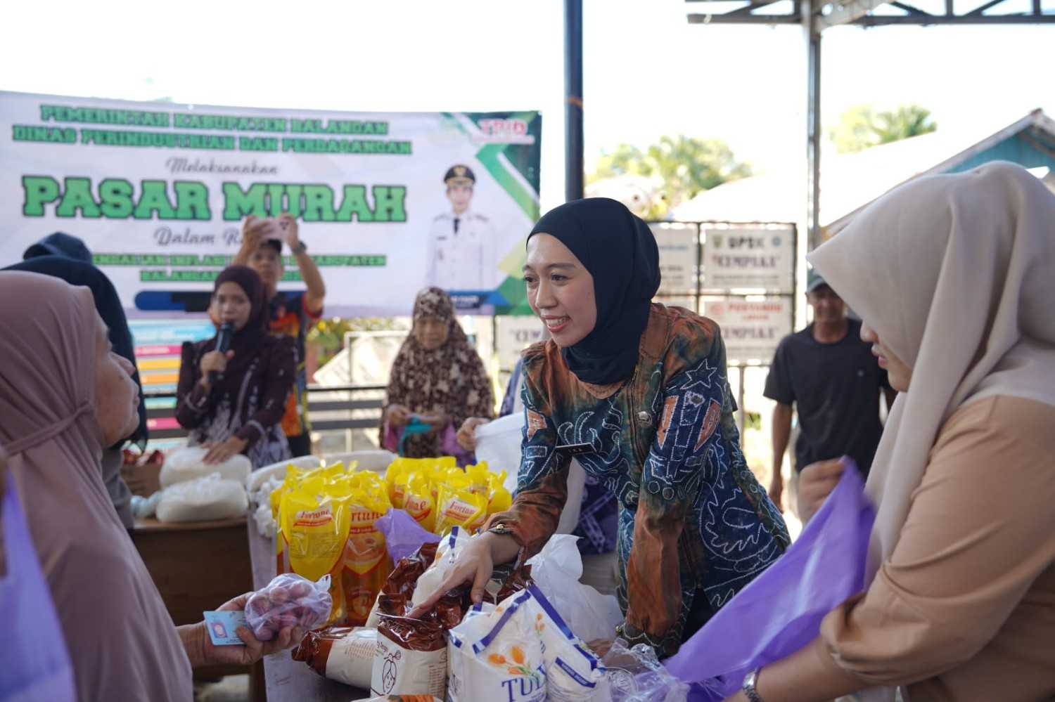 Disperindag Balangan Gelar Pasar Murah di Baruh Bahinu Luar, Warga Antusias Berburu Sembako Bersubsidi