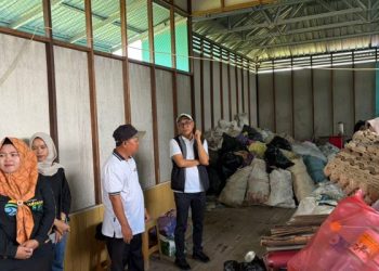 DLH Kalsel Gelar Program Tukar Sampah dengan Sembako di Sungai Rangas Tengah, Warga Antusias