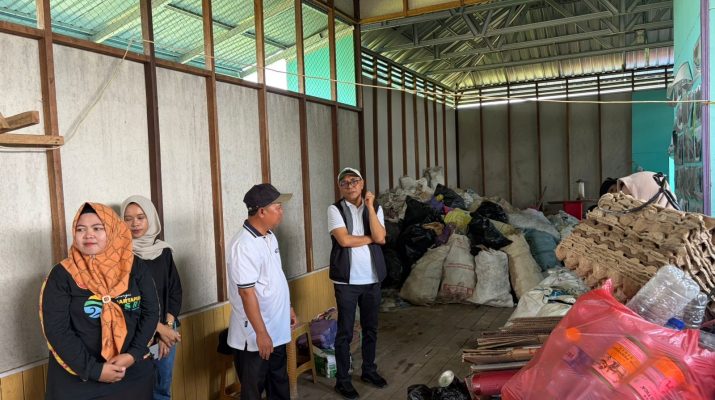 DLH Kalsel Gelar Program Tukar Sampah dengan Sembako di Sungai Rangas Tengah, Warga Antusias