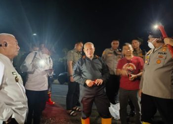 Karhutla Belum Padam Total, Muhidin Turun Langsung Pantau Kawasan Bandara Syamsudin Noor
