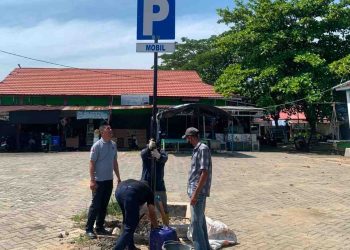 Dishub Balangan Tata Perparkiran, Pasang Rambu Parkir di Sejumlah Pasar