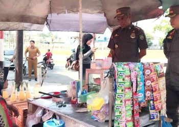 Satpol PP Balangan Kedepankan Pendekatan Humanis, Ajak Pedagang Pasar Adaro Jaga Ketertiban