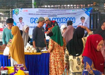 Pasar Murah ke-54 Disperindag Balangan Diserbu Warga, Sembako Ludes Terjual
