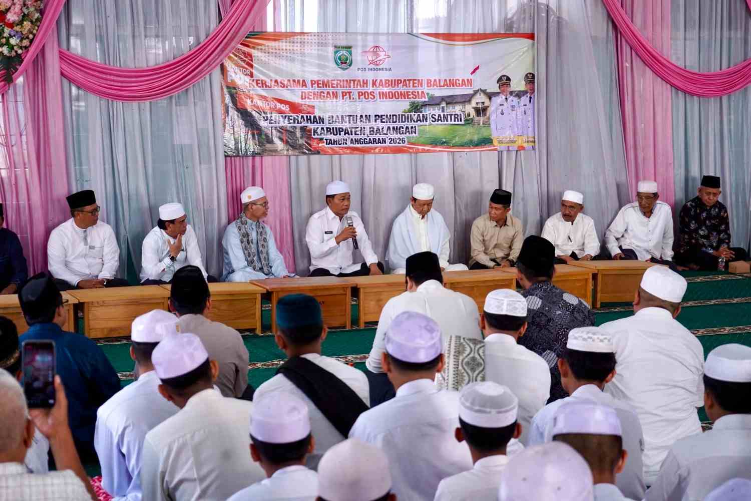 Pemkab Balangan Salurkan Bantuan Pendidikan untuk 535 Santri di Balangan dan Amuntai