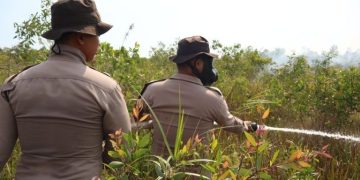 Karhutla di Banjarbaru Dipadamkan, 10 Personel Samapta Polda Kalsel Dikerahkan