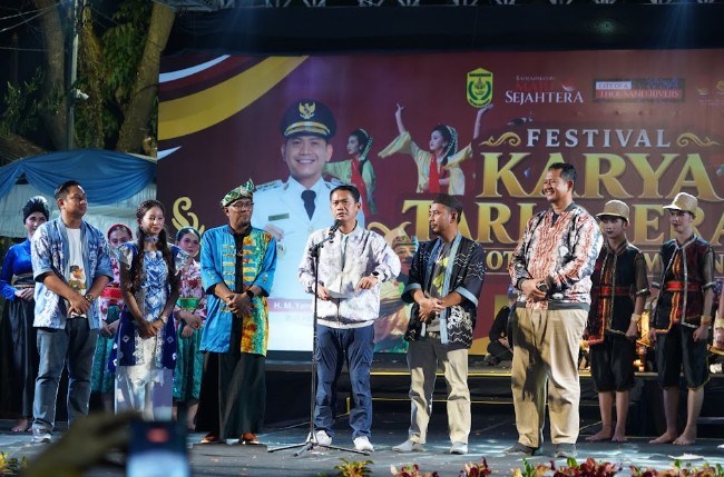 5 Abad Banjarmasin, Gemerlap Tari Banjar Memukau Warga di Siring Menara Pandang