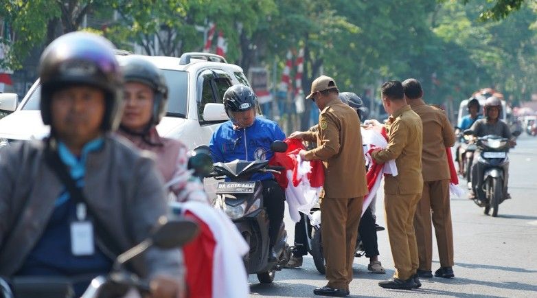 7.000 Bendera Dibagikan, Pemko Banjarmasin Dorong Semangat Nasionalisme Warga