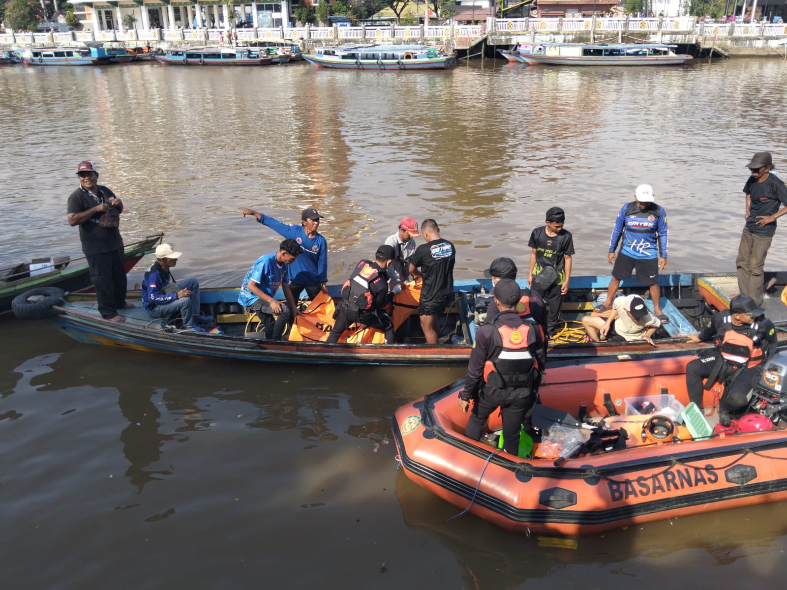 Penyisiran Sungai Martapura Berhasil, Tim SAR Evakuasi Korban Tenggelam