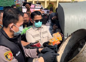 Polresta Banjarmasin Musnahkan 16 Ribu Bungkus Rokok Ilegal