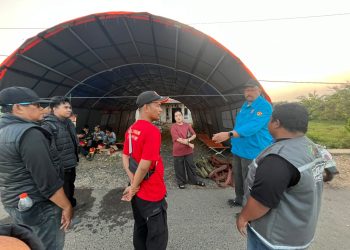 Datangi Posko Karhutla, Emi Lasari Beri Semangat Relawan yang Berjibaku Padamkan Api