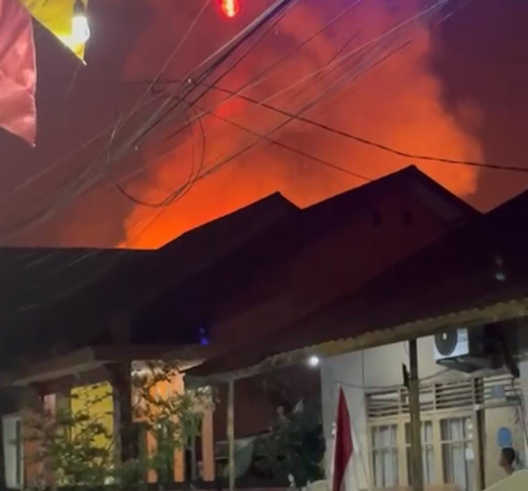 Api Berkobar Dini Hari, Bedakan 4 Pintu dan Rumah Kost di Banjarmasin Ludes