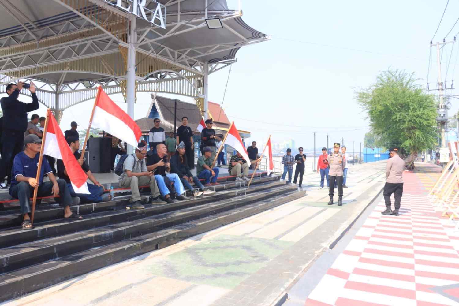 Kapolresta Banjarmasin Turun Langsung Amankan Aksi Warga Alalak Tengah di Balai Kota