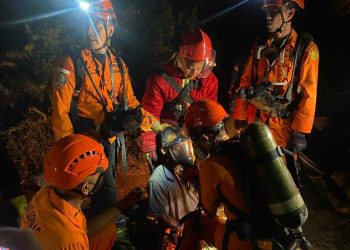 Dua Jam Berjibaku, Tim SAR Berhasil Evakuasi Warga dari Kepungan Karhutla